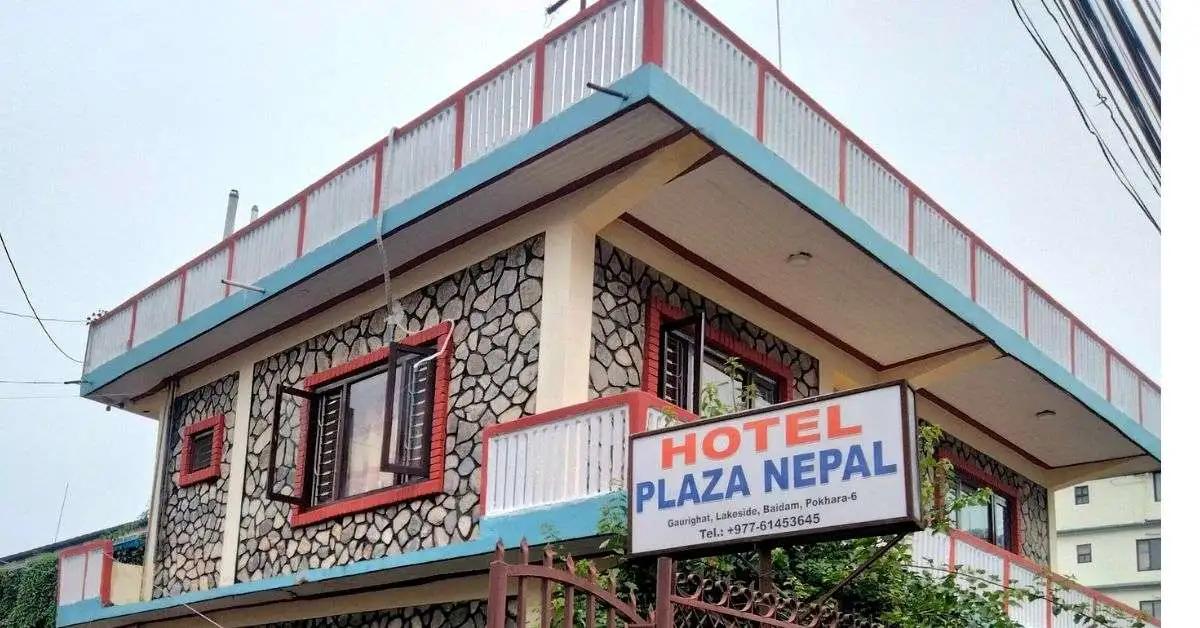 Hotel-Plaza-Exterior