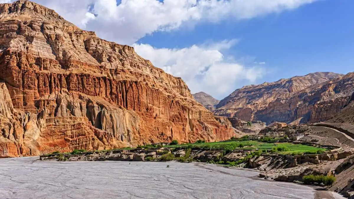view of kali gandaki george on the way to upper mustang