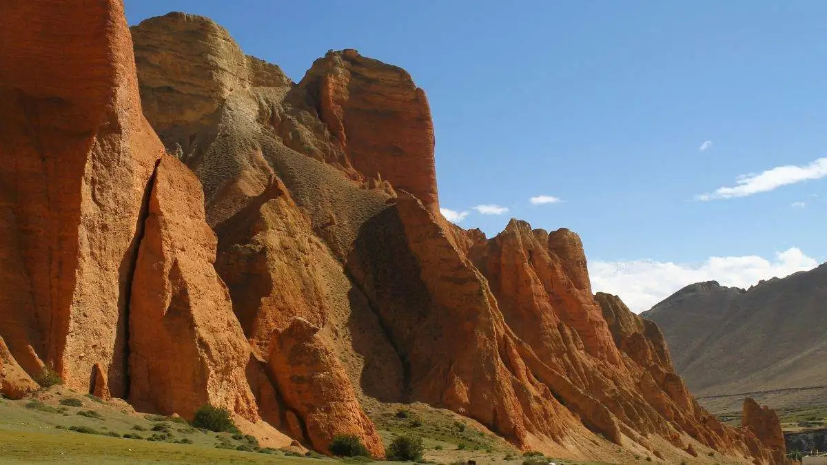 Red Cliffs of Mustang Valley