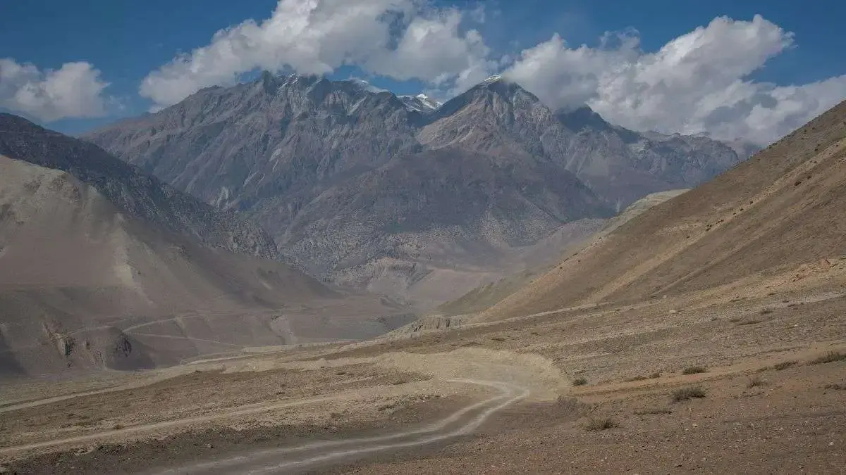 Way to Upper Mustang